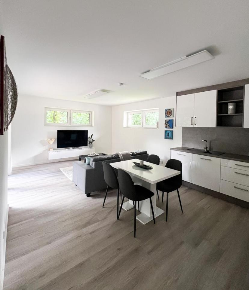 Ferienwohnung: Waldblick Hatten Esterno foto